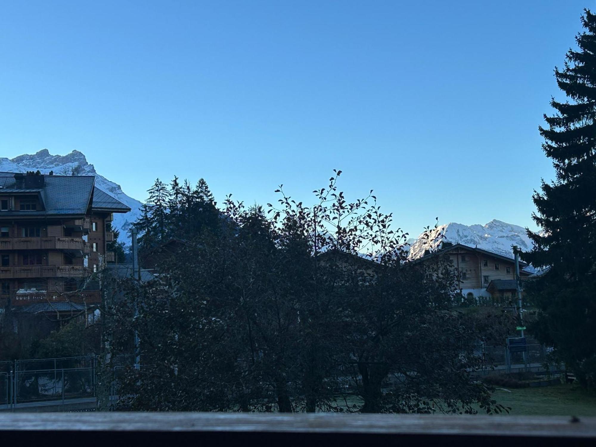 Flat In Sur Ollon, Amethyste, For 4, With Two Double Beds, Balcony And 75m To Ski-train *