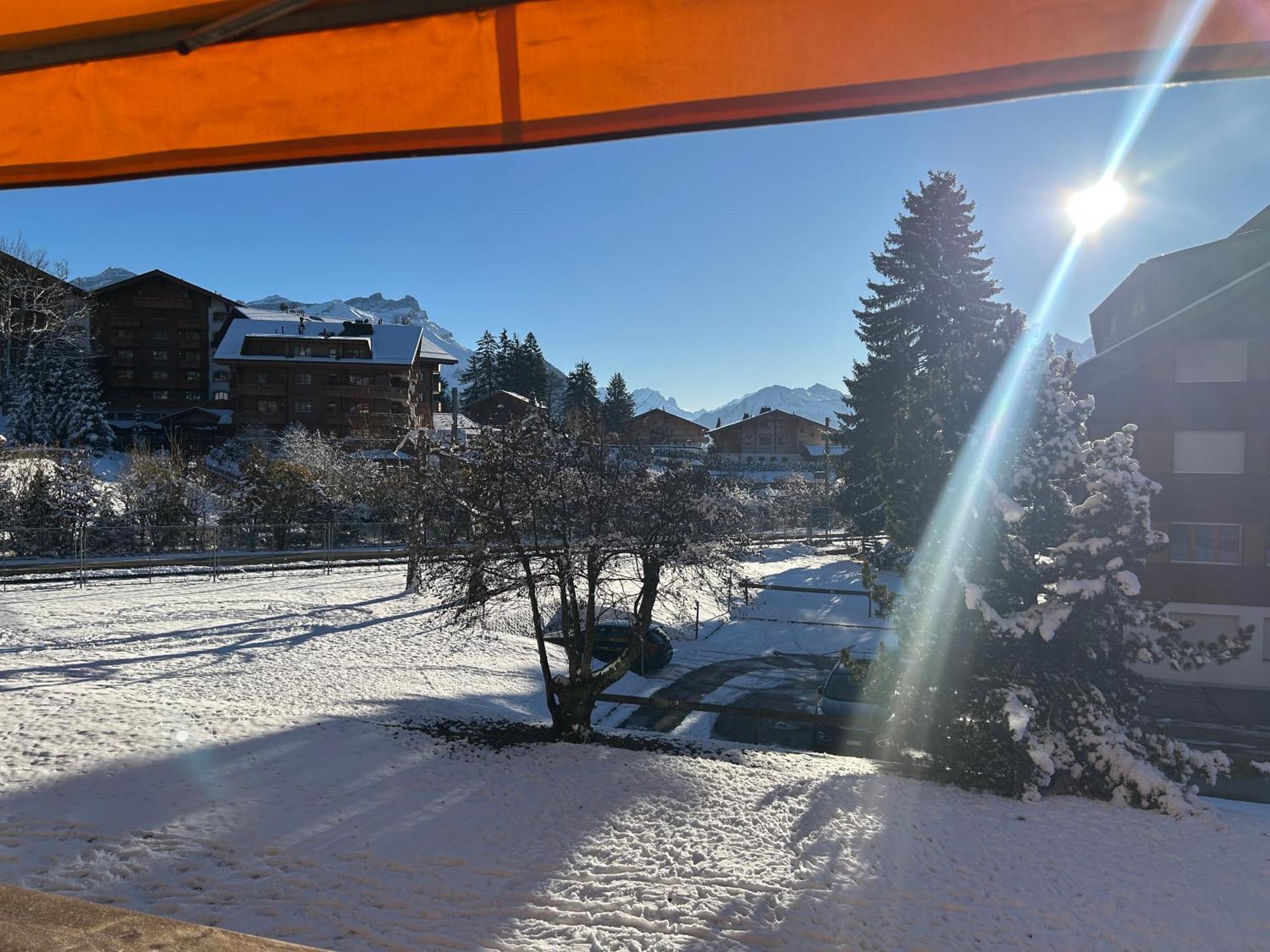 Flat In Sur Ollon, Amethyste, For 4, With Two Double Beds, Balcony And 75m To Ski-train Apartmán *